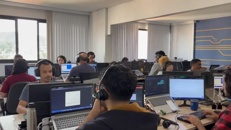 Equipe de suporte da Impacto no escritório